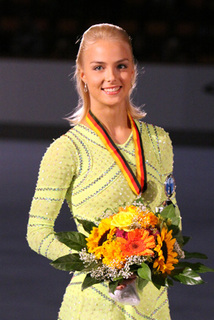 Kiira KORPI Nebelhorn Trophy 2009 Podium.jpg